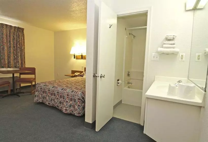 汽车旅馆  Relax Inn Topeka