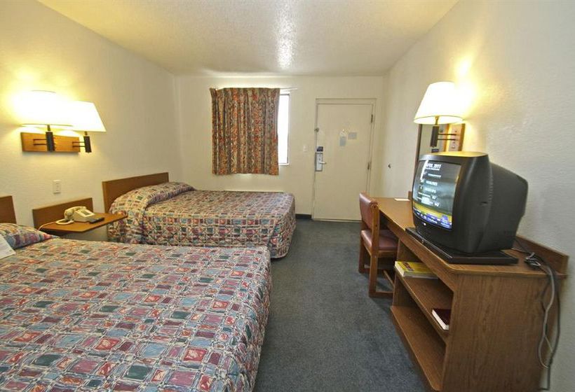 فندق على الطريق Relax Inn Topeka