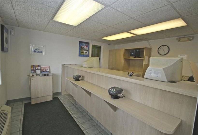 فندق على الطريق Relax Inn Topeka