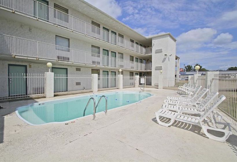 فندق على الطريق Relax Inn Topeka