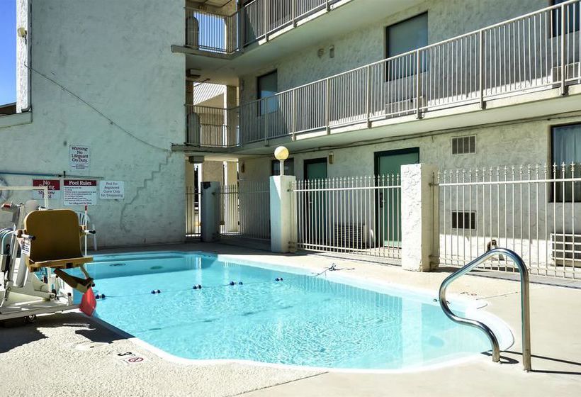 فندق على الطريق Relax Inn Topeka