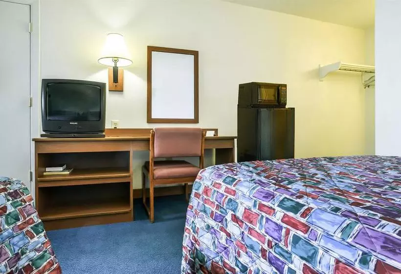 汽车旅馆  Relax Inn Topeka