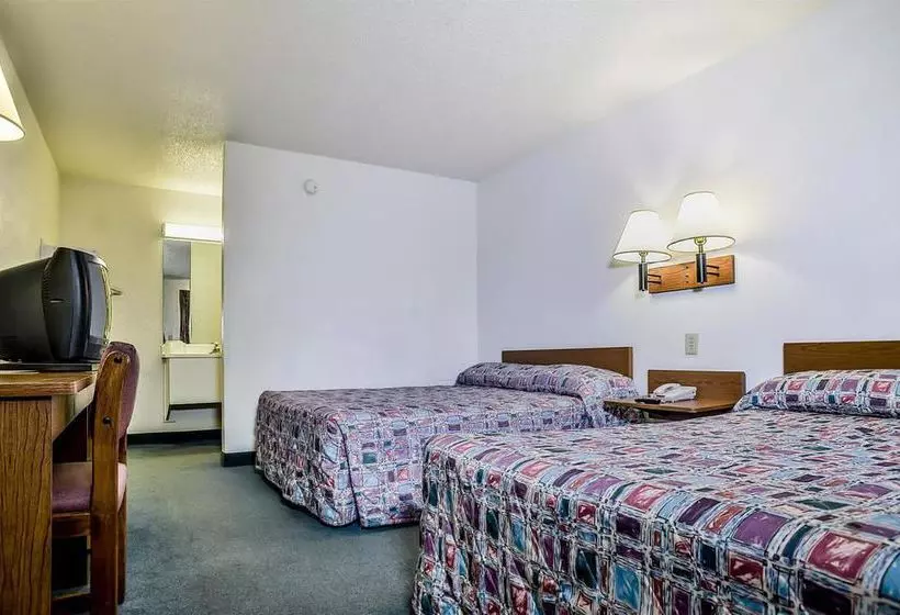 汽车旅馆  Relax Inn Topeka