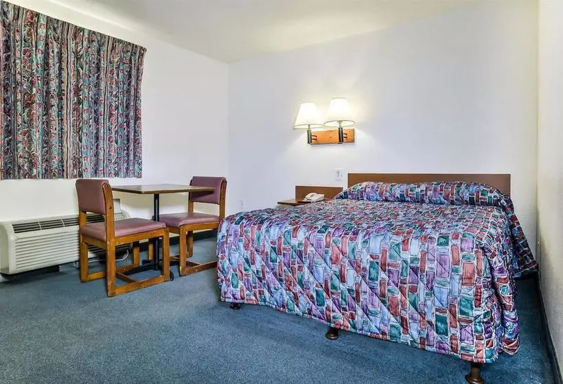 汽车旅馆  Relax Inn Topeka