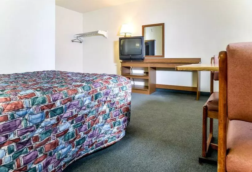 汽车旅馆  Relax Inn Topeka