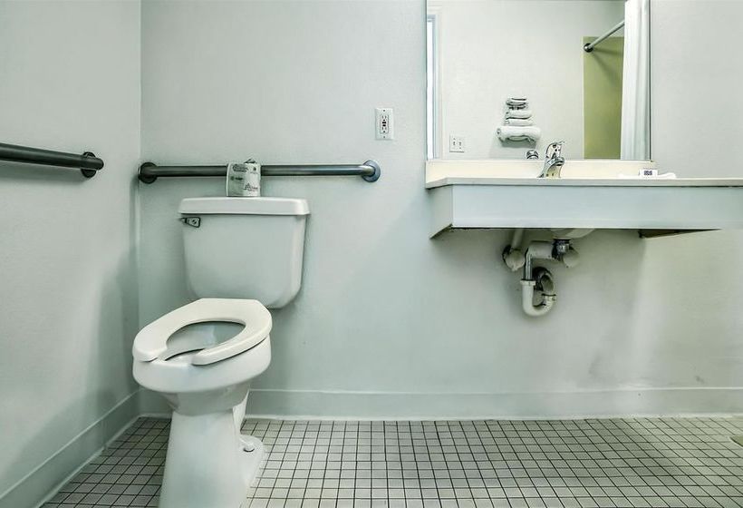 فندق على الطريق Relax Inn Topeka