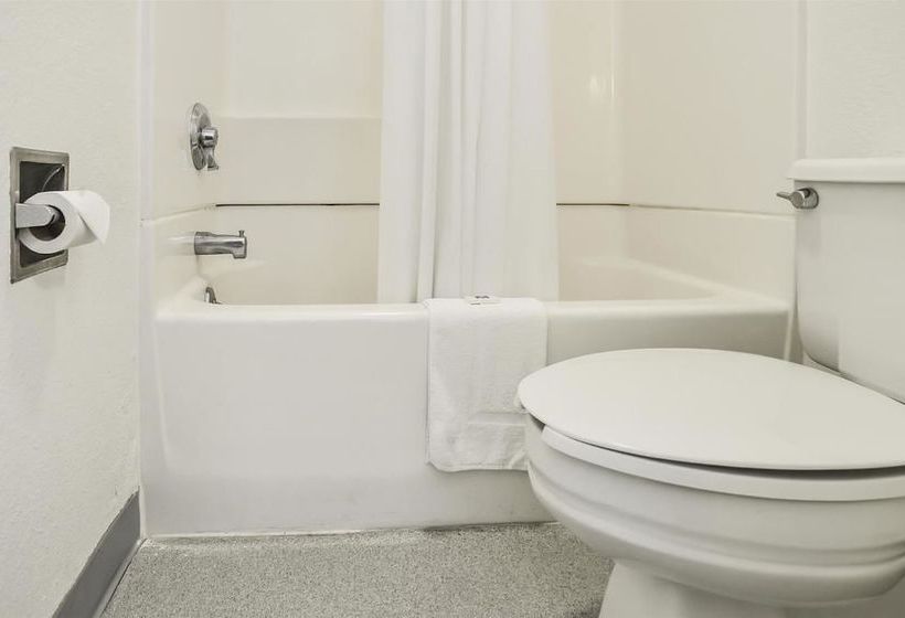 فندق على الطريق Relax Inn Topeka