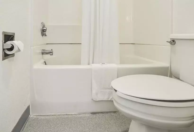 汽车旅馆  Relax Inn Topeka