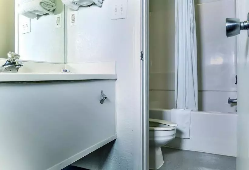 汽车旅馆  Relax Inn Topeka