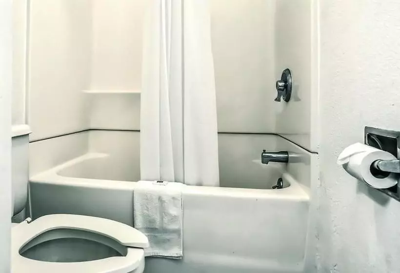 汽车旅馆  Relax Inn Topeka