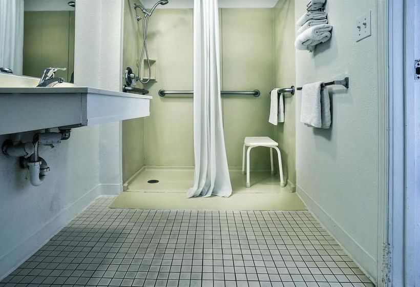 فندق على الطريق Relax Inn Topeka