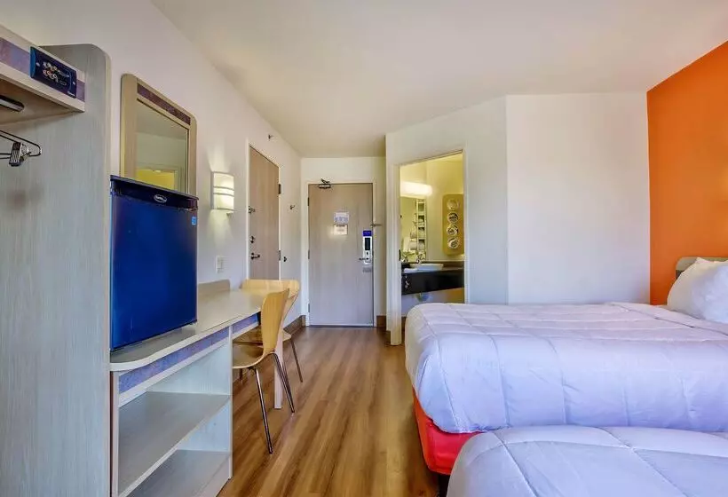 Motel 6burlington, On  Toronto West  Oakville