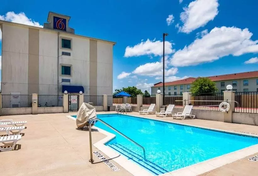 Motel 6cleburne, Tx