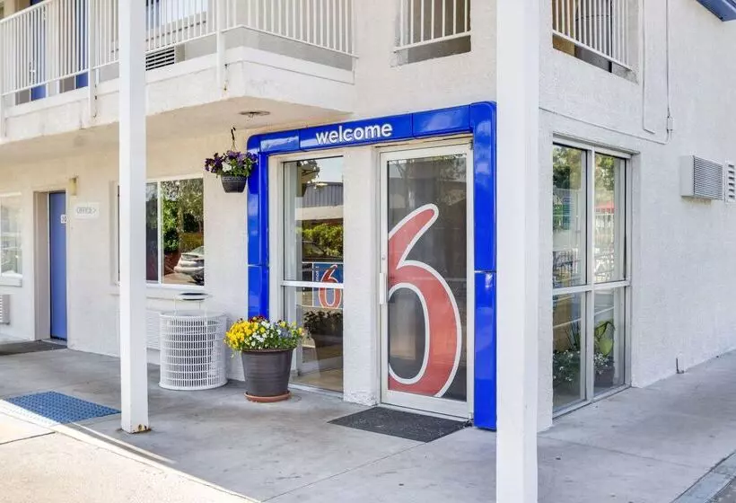 Мотель Park Inn By Radisson, Lakewood