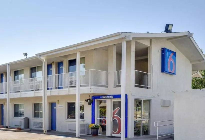 Мотель Park Inn By Radisson, Lakewood