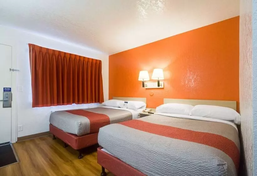 Мотель Park Inn By Radisson, Lakewood