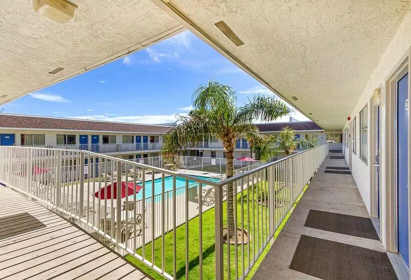 Motel 6phoenix, Az  North Bell Road