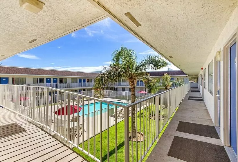 Motel 6phoenix, Az  North Bell Road