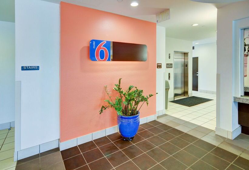 Motel 6roanoke, Tx  Northlake  Speedway