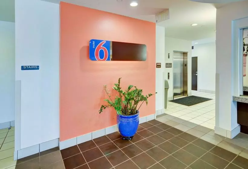 Motel 6roanoke, Tx  Northlake  Speedway