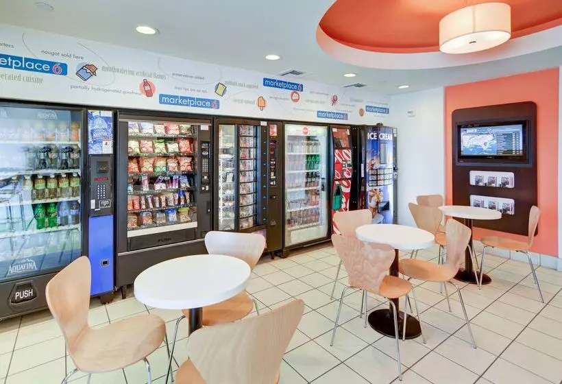 Motel 6roanoke, Tx  Northlake  Speedway