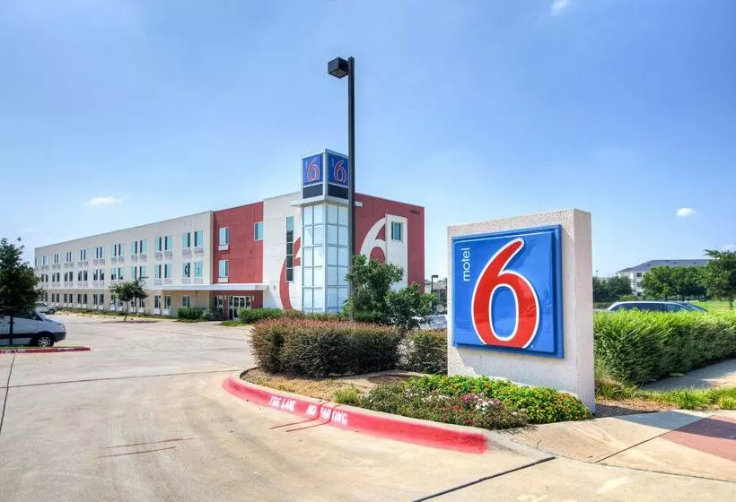 Motel 6roanoke, Tx  Northlake  Speedway