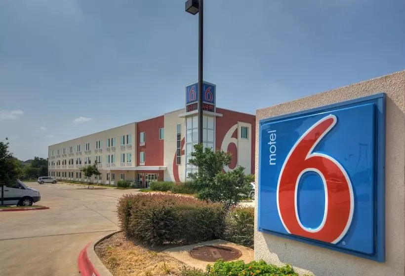 Motel 6roanoke, Tx  Northlake  Speedway