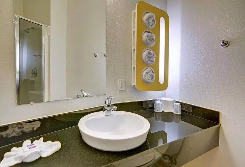 Motel 6roanoke, Tx  Northlake  Speedway