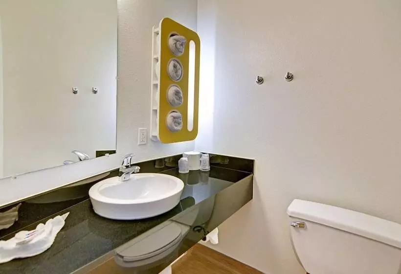 Motel 6roanoke, Tx  Northlake  Speedway