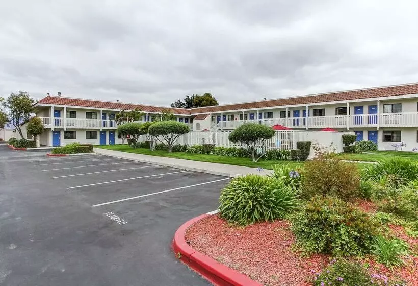 Motel 6salinas, Ca  North Monterey Area