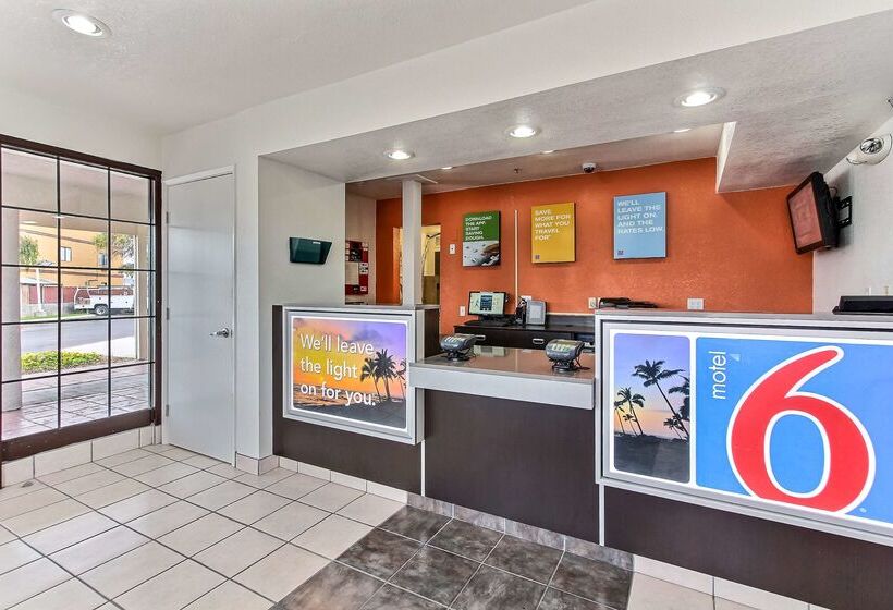 Motel 6salinas, Ca  North Monterey Area