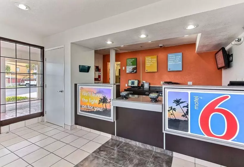 Motel 6salinas, Ca  North Monterey Area