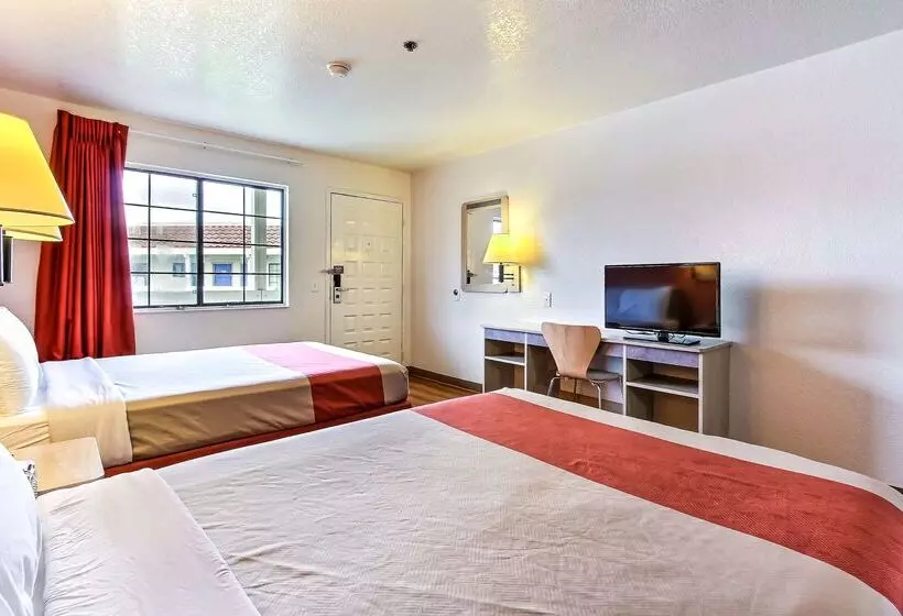 Motel 6salinas, Ca  North Monterey Area