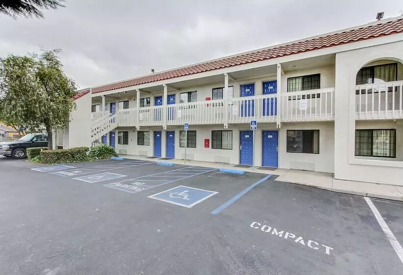 Motel 6salinas, Ca  North Monterey Area