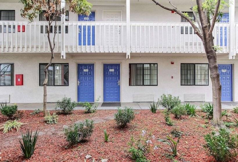 Motel 6salinas, Ca  North Monterey Area