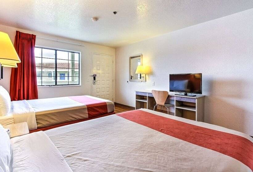 Motel 6salinas, Ca  North Monterey Area