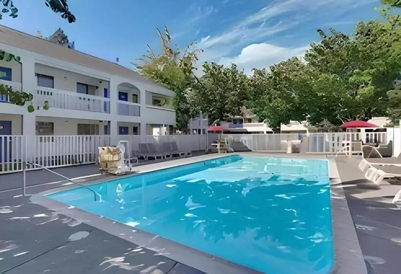 汽车旅馆  Park Inn By Radisson, Santa Rosa South