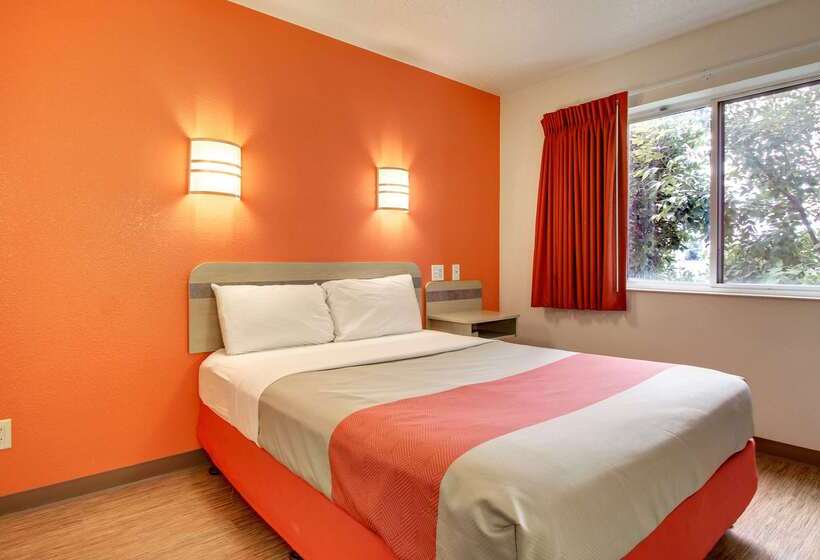 Motel 6 Springfield, Il I 55 I 72