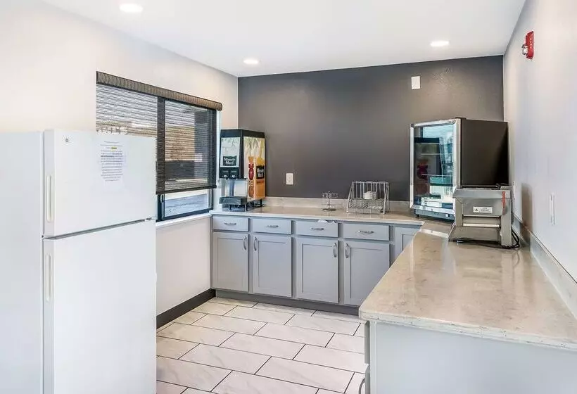 모텔 Americas Best Value Inn East Peoria