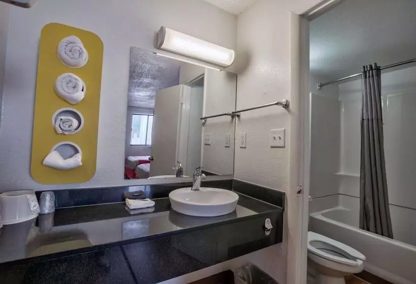 مُتل Loyalty Inn Tallahassee