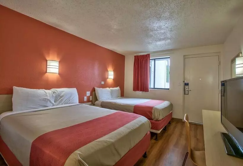 مُتل Loyalty Inn Tallahassee