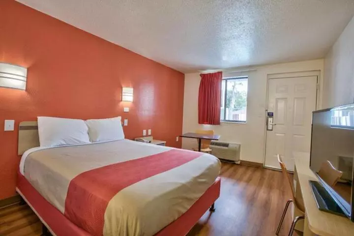 مُتل Loyalty Inn Tallahassee