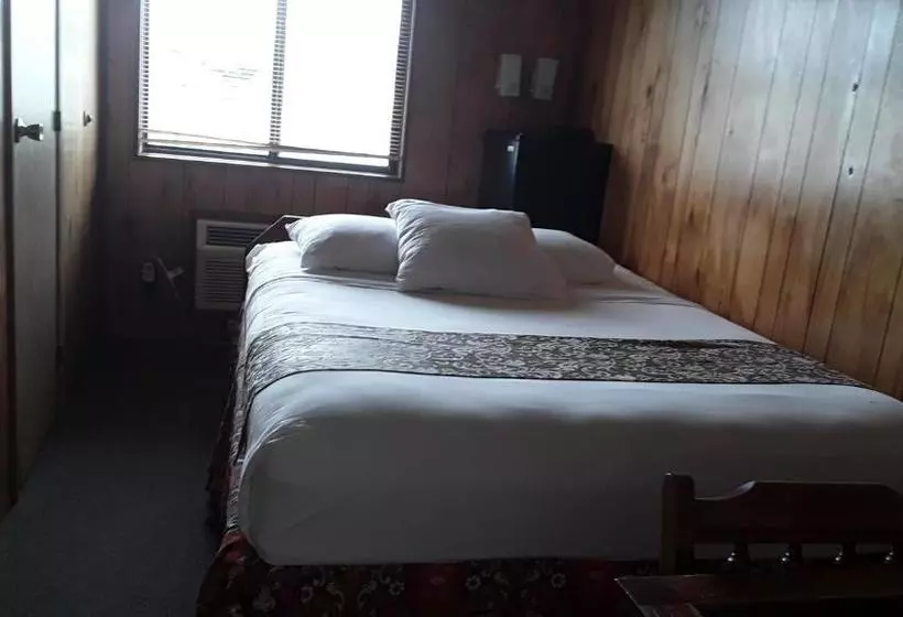 מוטל The Orca Inn