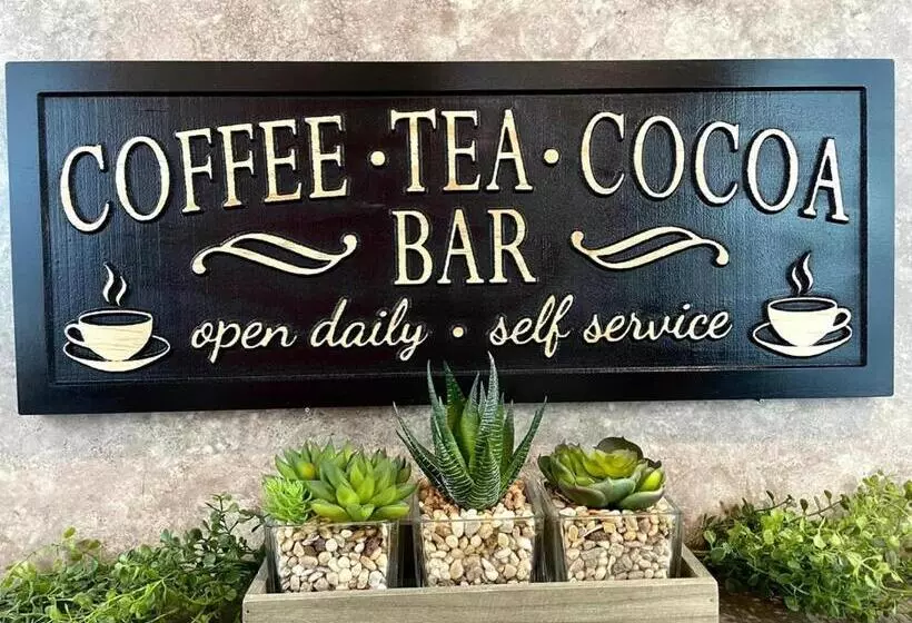 מוטל The Orca Inn