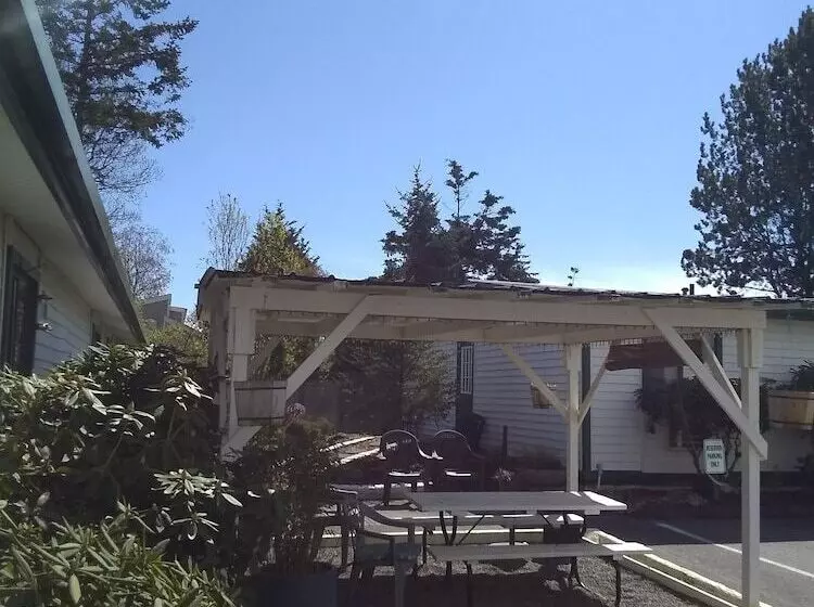 מוטל The Orca Inn