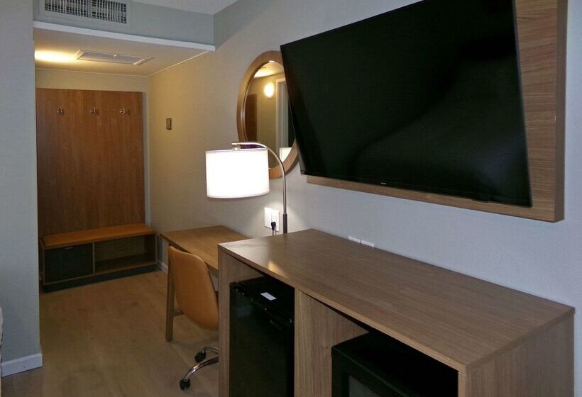 汽车旅馆 Clarion Pointe Ridgecrest Near China Lake Naval Station