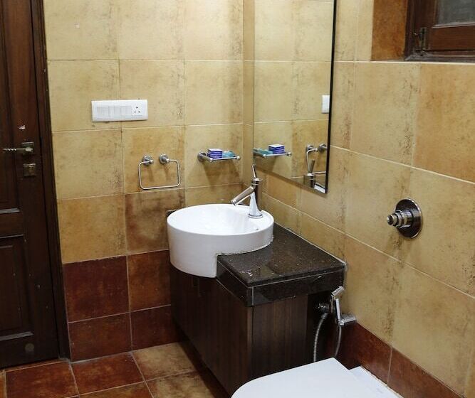 민박 The Colonial Manek Manor