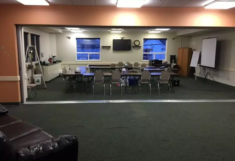 Отель Bcminns  Peace River