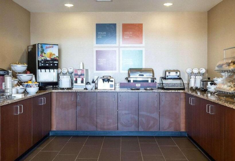 בית מלון כפרי Comfort Inn & Suites