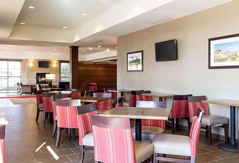 בית מלון כפרי Comfort Inn & Suites